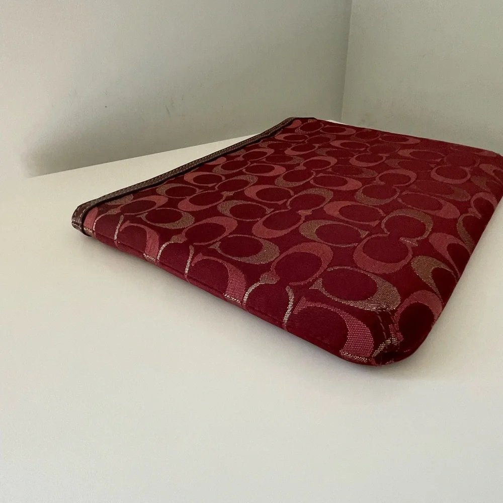 Coach iPad Case Sleeve Signature
Logo tablet iPad sleeve case - Picture 8 of 11